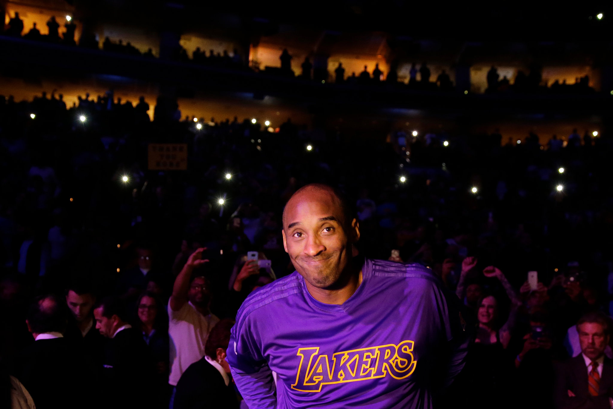 几乎满座的 几乎满座的